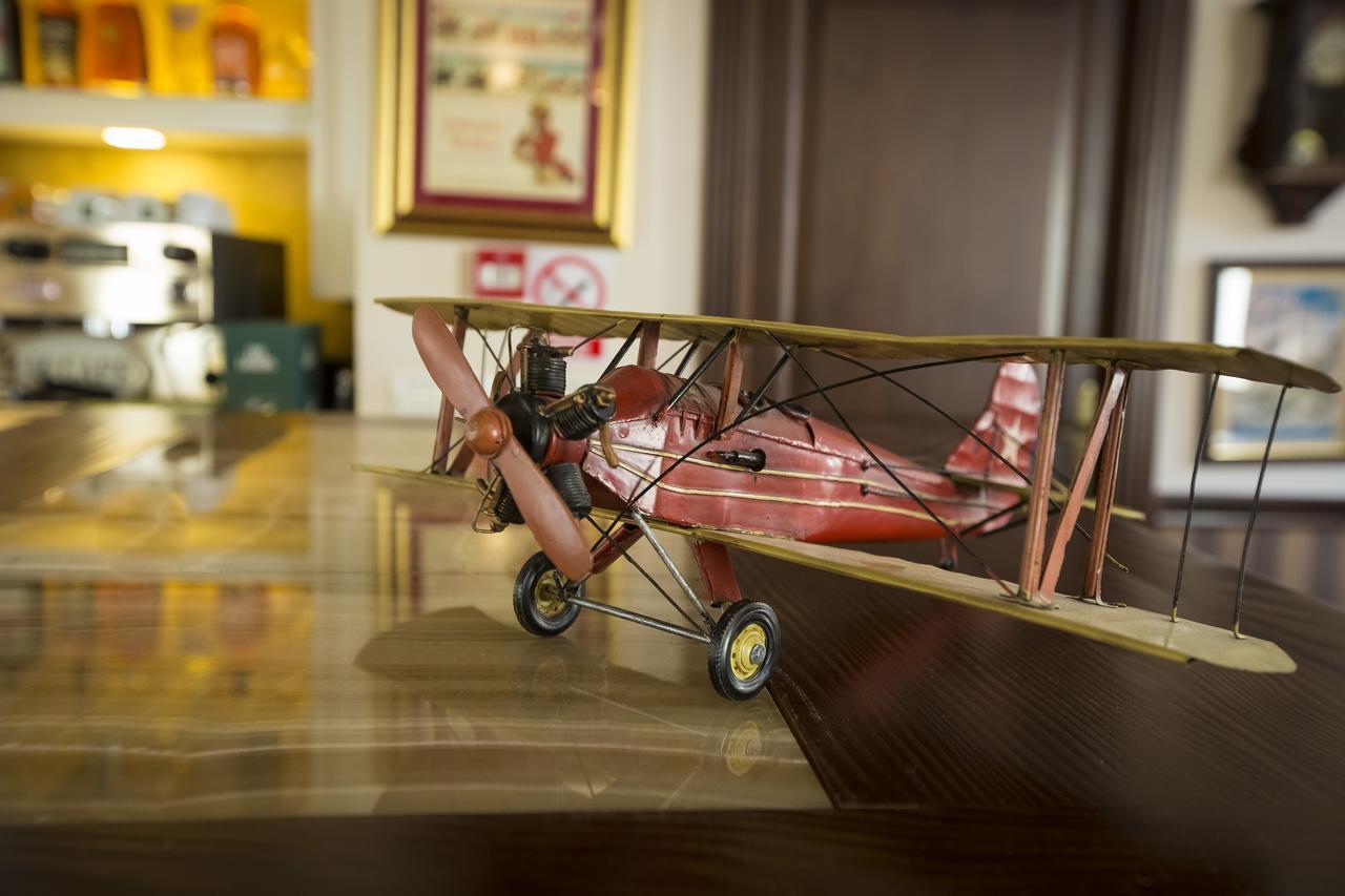 Hotel Aviator Boutique Otopeni Extérieur photo