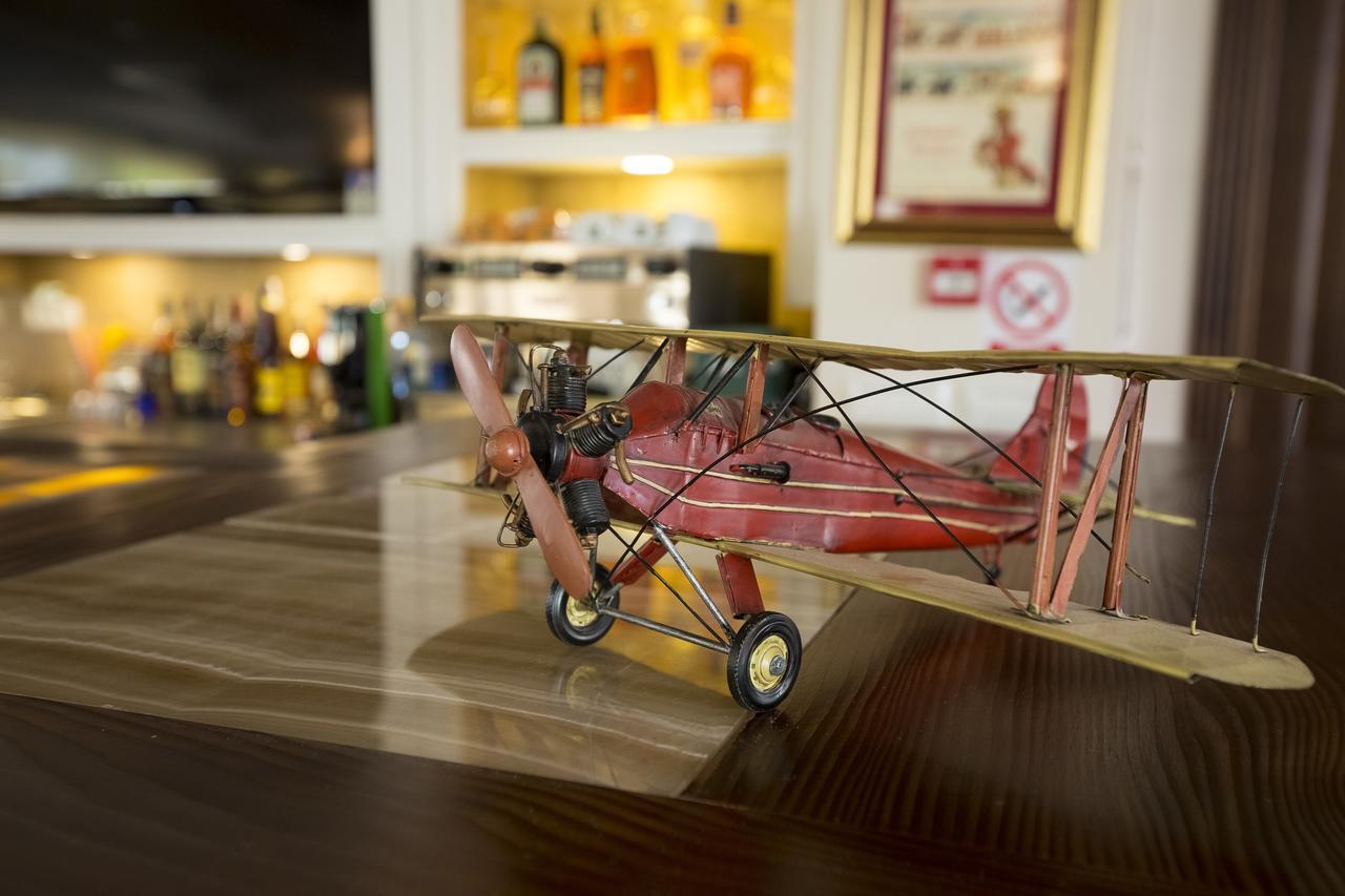 Hotel Aviator Boutique Otopeni Extérieur photo